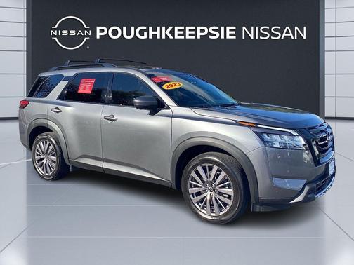 2023 Nissan Pathfinder SL 4WD