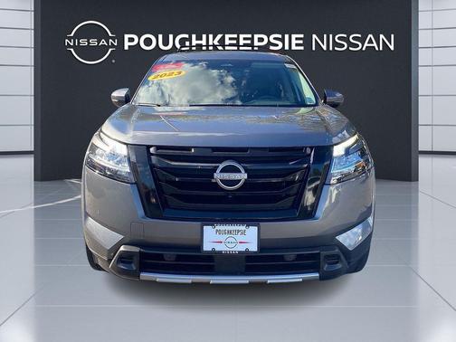 2023 Nissan Pathfinder SL 4WD