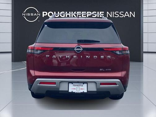 2023 Nissan Pathfinder SL 4WD
