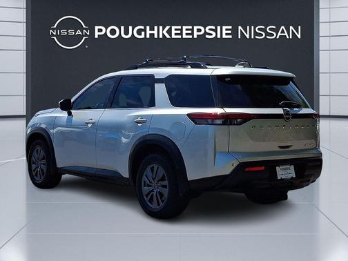 Brilliant Silver Metallic 2022 Nissan Pathfinder SV 4WD