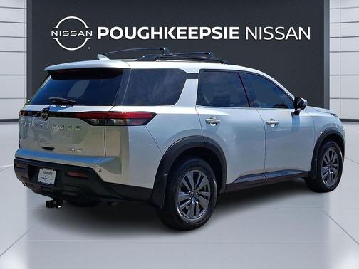 Brilliant Silver Metallic 2022 Nissan Pathfinder SV 4WD