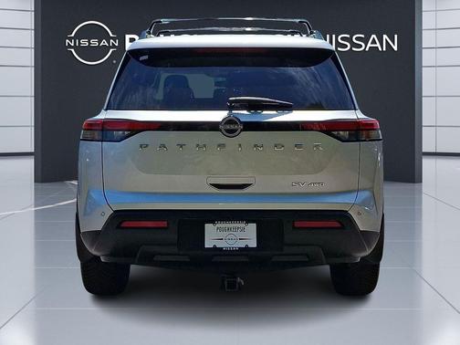 Brilliant Silver Metallic 2022 Nissan Pathfinder SV 4WD