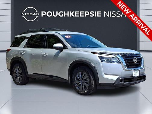 Brilliant Silver Metallic 2022 Nissan Pathfinder SV 4WD