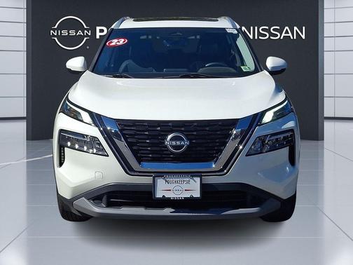 Pearl White Tricoat 2023 Nissan Rogue SV
