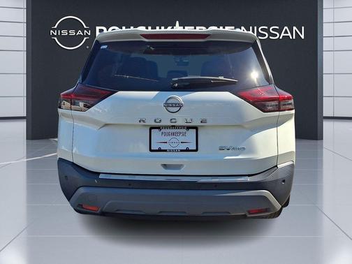 Pearl White Tricoat 2023 Nissan Rogue SV