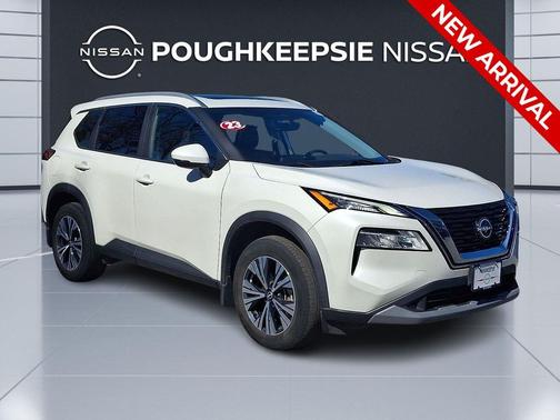 Pearl White Tricoat 2023 Nissan Rogue SV