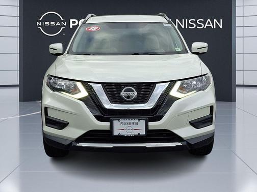 Pearl White 2018 Nissan Rogue SV