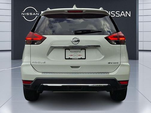 Pearl White 2018 Nissan Rogue SV