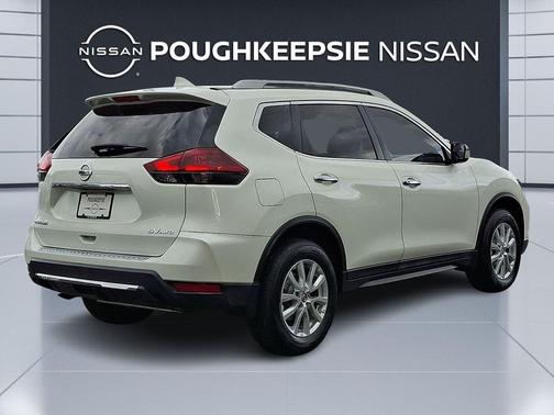 Pearl White 2018 Nissan Rogue SV