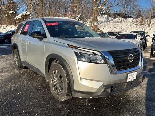 2024 Nissan Pathfinder S 4WD