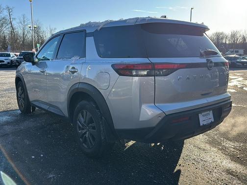 2024 Nissan Pathfinder S 4WD