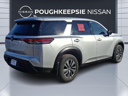 2024 Nissan Pathfinder S 4WD