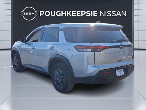 2024 Nissan Pathfinder S 4WD