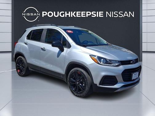 Silver Ice Metallic 2019 Chevrolet Trax LT