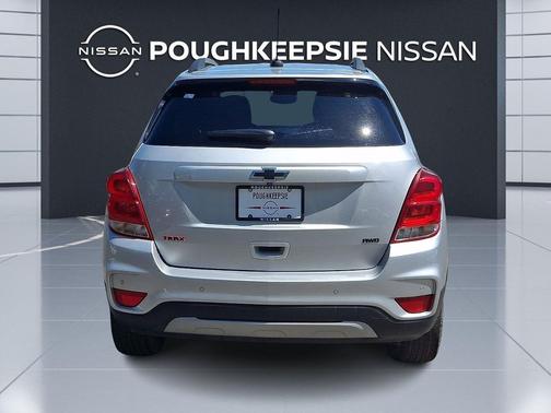 Silver Ice Metallic 2019 Chevrolet Trax LT