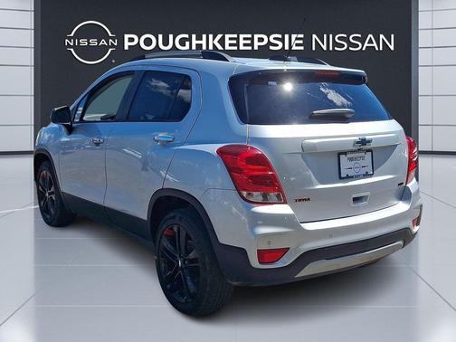 Silver Ice Metallic 2019 Chevrolet Trax LT