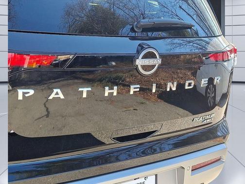 2025 Nissan Pathfinder Platinum 4WD