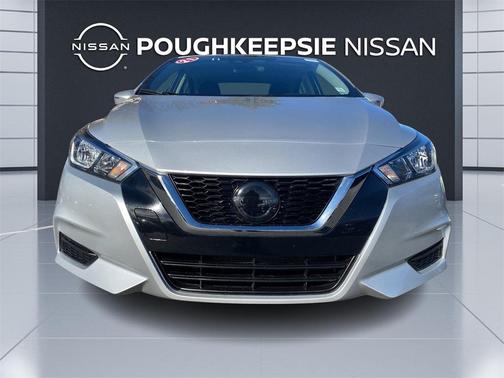 Brilliant Silver Metallic 2021 Nissan Versa 1.6 SV