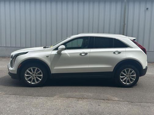 Crystal White Tricoat 2023 Cadillac XT4 Luxury