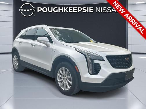 Crystal White Tricoat 2023 Cadillac XT4 Luxury