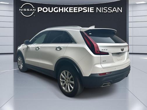 Crystal White Tricoat 2023 Cadillac XT4 Luxury