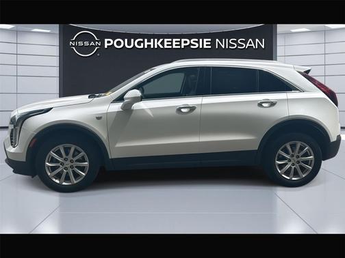 Crystal White Tricoat 2023 Cadillac XT4 Luxury