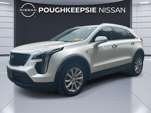 Crystal White Tricoat 2023 Cadillac XT4 Luxury