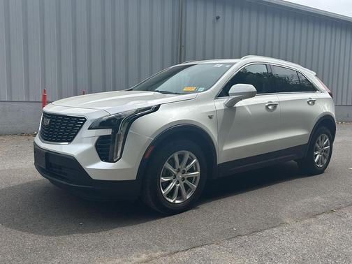 Crystal White Tricoat 2023 Cadillac XT4 Luxury