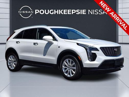 Crystal White Tricoat 2023 Cadillac XT4 Luxury
