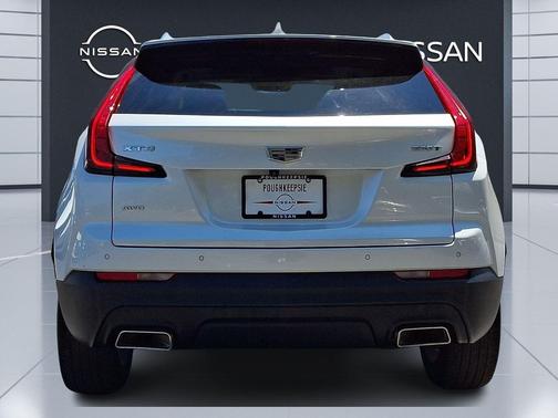 Crystal White Tricoat 2023 Cadillac XT4 Luxury
