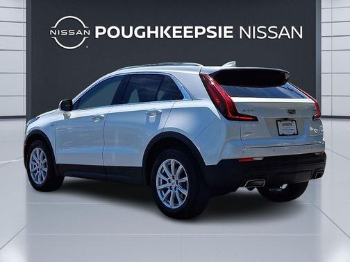 Crystal White Tricoat 2023 Cadillac XT4 Luxury
