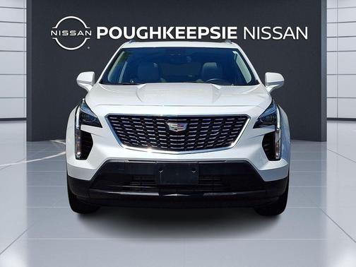 Crystal White Tricoat 2023 Cadillac XT4 Luxury
