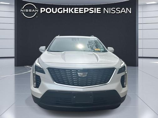 Crystal White Tricoat 2023 Cadillac XT4 Luxury