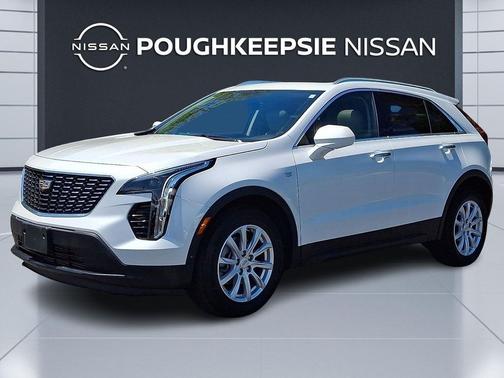 Crystal White Tricoat 2023 Cadillac XT4 Luxury