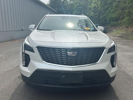 Crystal White Tricoat 2023 Cadillac XT4 Luxury