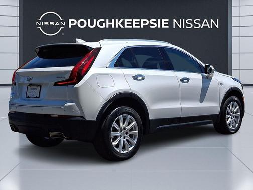 Crystal White Tricoat 2023 Cadillac XT4 Luxury