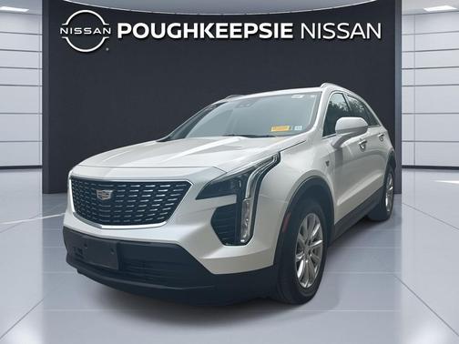 Crystal White Tricoat 2023 Cadillac XT4 Luxury