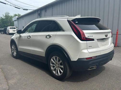 Crystal White Tricoat 2023 Cadillac XT4 Luxury