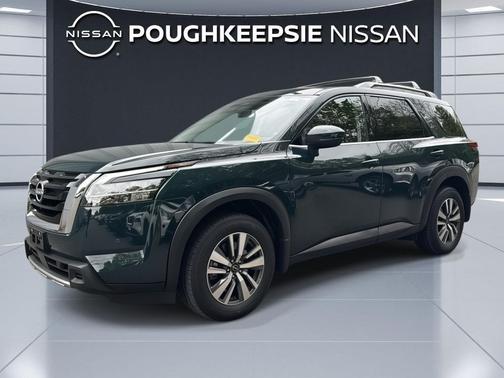 Obsidian Green Pearl 2024 Nissan Pathfinder SL 4WD