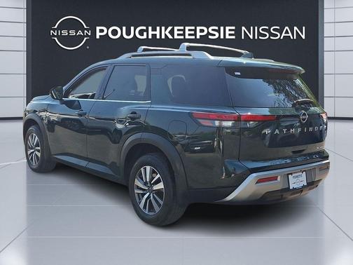 Obsidian Green Pearl 2024 Nissan Pathfinder SL 4WD