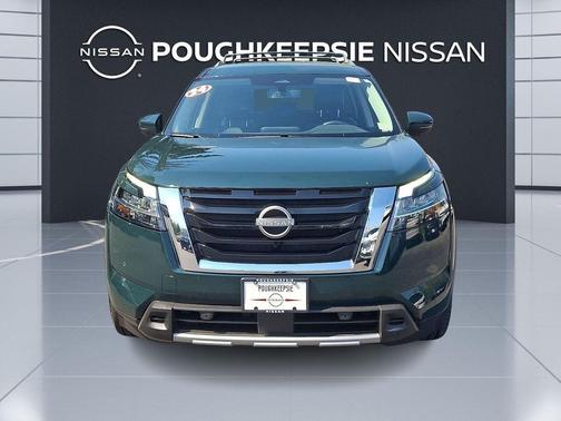 Obsidian Green Pearl 2024 Nissan Pathfinder SL 4WD