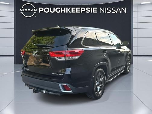 Midnight Black Metallic 2017 Toyota Highlander Limited Platinum