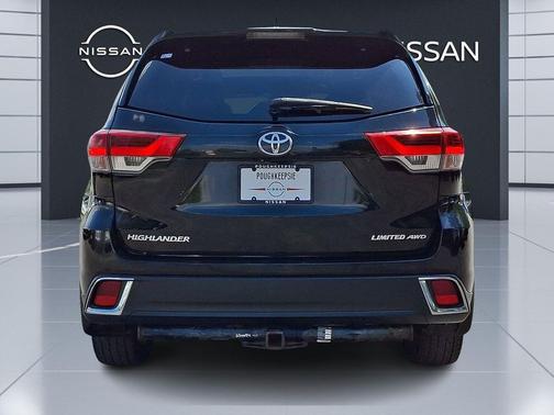 Midnight Black Metallic 2017 Toyota Highlander Limited Platinum