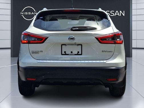 Pearl White Tricoat 2020 Nissan Rogue Sport SV