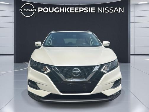 Pearl White Tricoat 2020 Nissan Rogue Sport SV