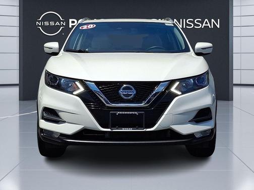 Pearl White Tricoat 2020 Nissan Rogue Sport SV