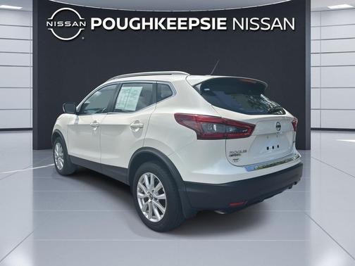 Pearl White Tricoat 2020 Nissan Rogue Sport SV