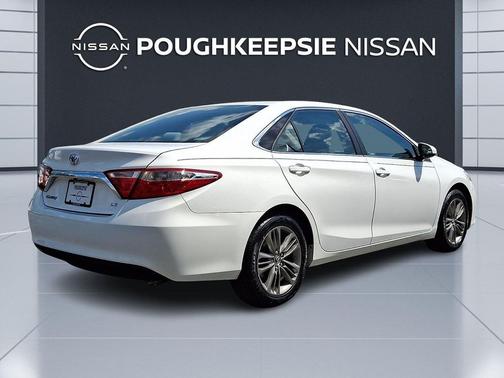 Super White 2015 Toyota Camry LE