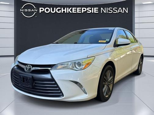 Super White 2015 Toyota Camry LE