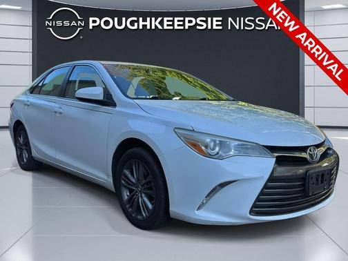 Super White 2015 Toyota Camry LE